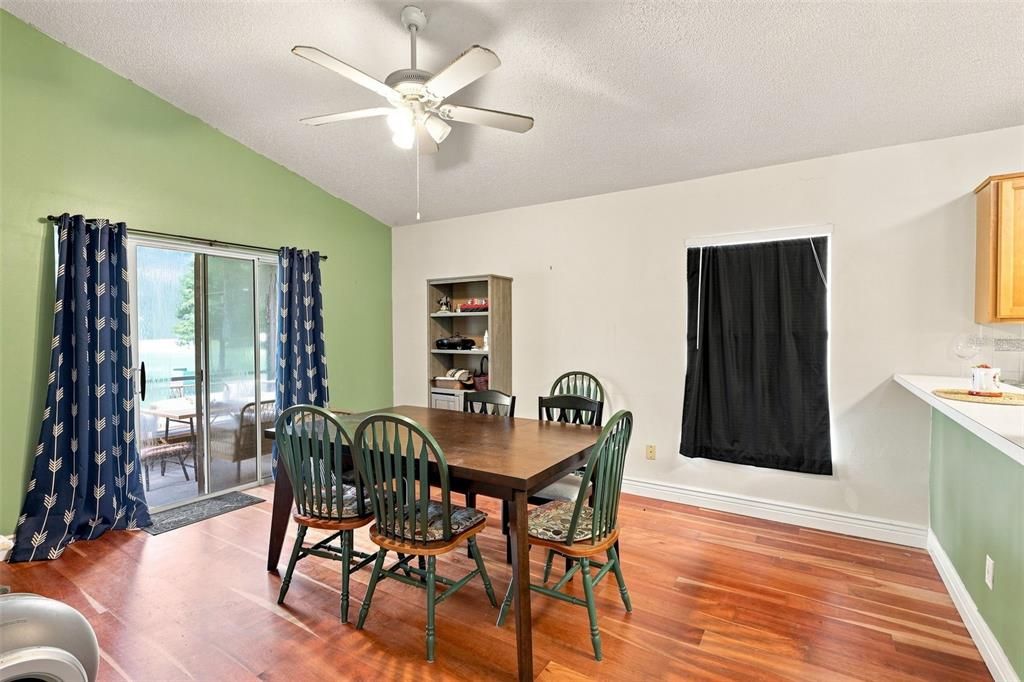 For Sale: $405,000 (3 beds, 2 baths, 1601 Square Feet)