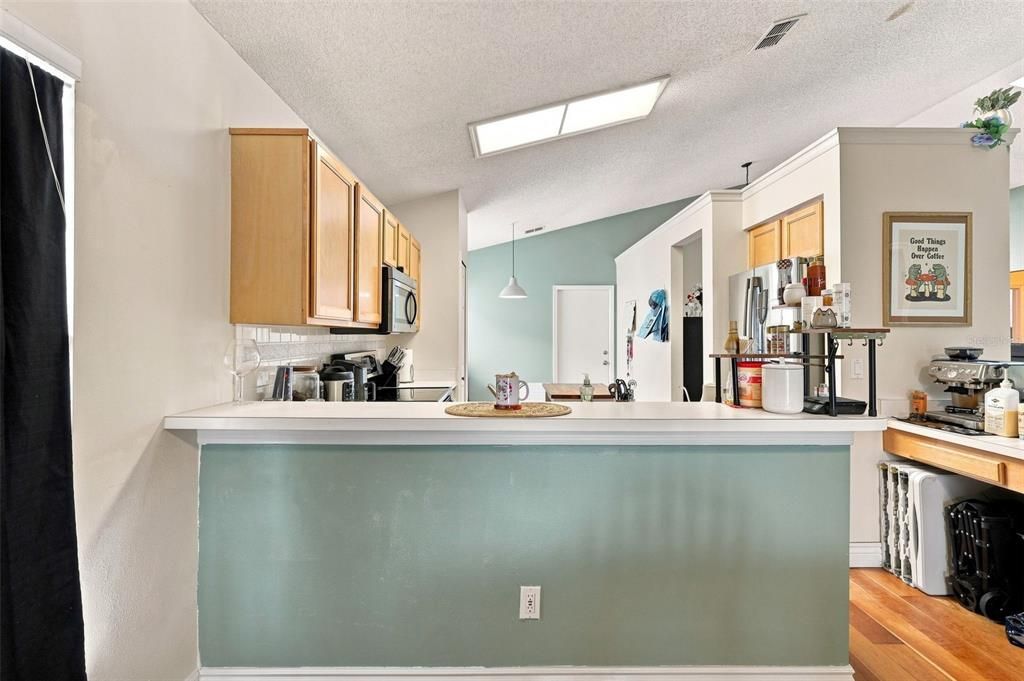 For Sale: $405,000 (3 beds, 2 baths, 1601 Square Feet)