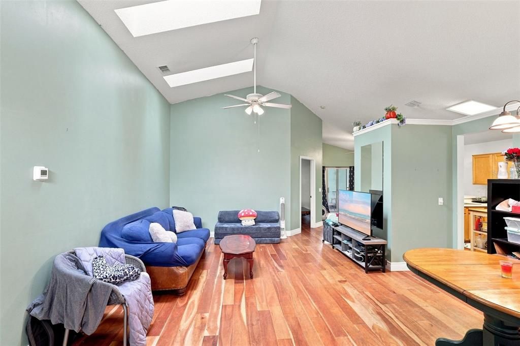 For Sale: $405,000 (3 beds, 2 baths, 1601 Square Feet)