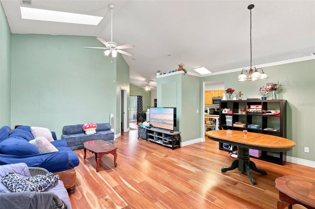 For Sale: $405,000 (3 beds, 2 baths, 1601 Square Feet)