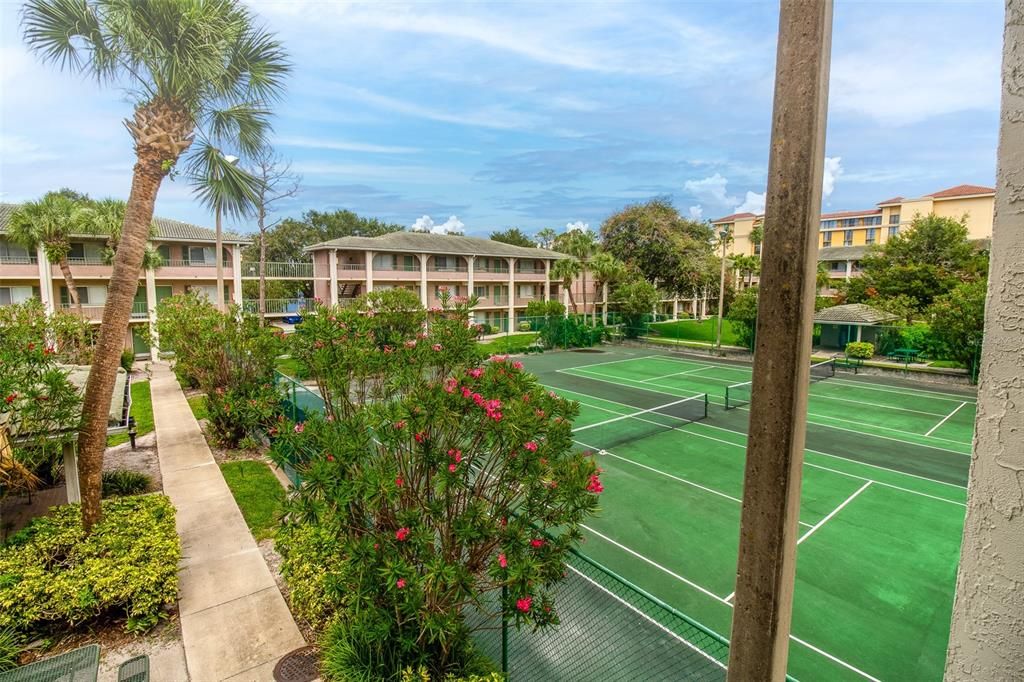 For Sale: $99,600 (1 beds, 1 baths, 496 Square Feet)