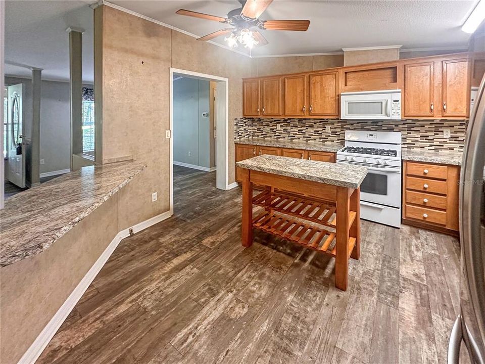 For Sale: $215,000 (3 beds, 2 baths, 1512 Square Feet)