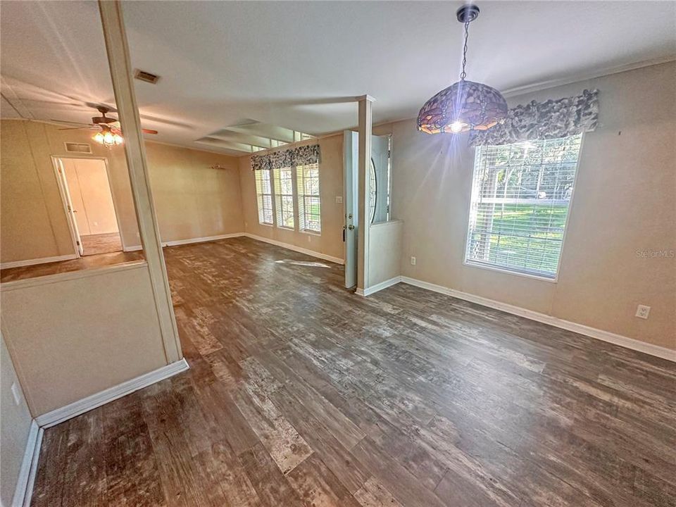 For Sale: $215,000 (3 beds, 2 baths, 1512 Square Feet)