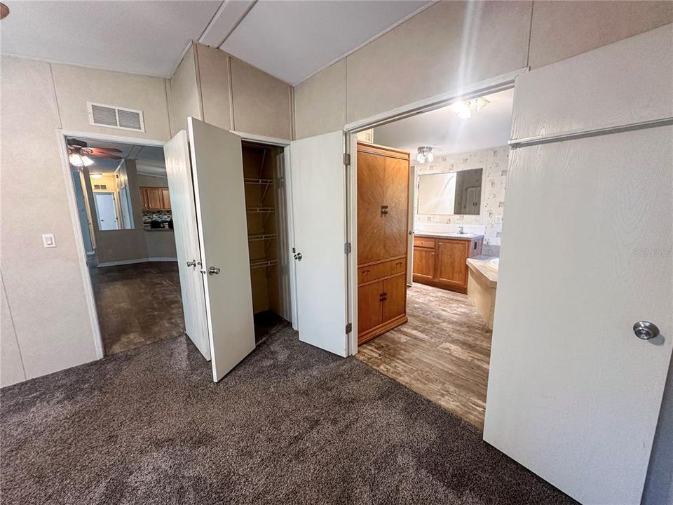 For Sale: $215,000 (3 beds, 2 baths, 1512 Square Feet)