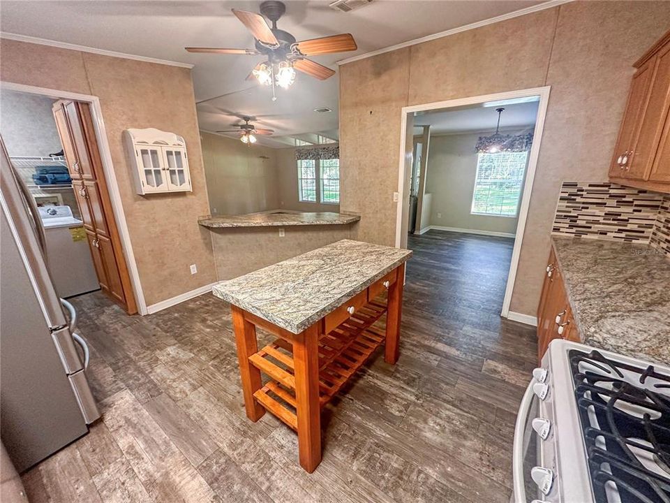 For Sale: $215,000 (3 beds, 2 baths, 1512 Square Feet)