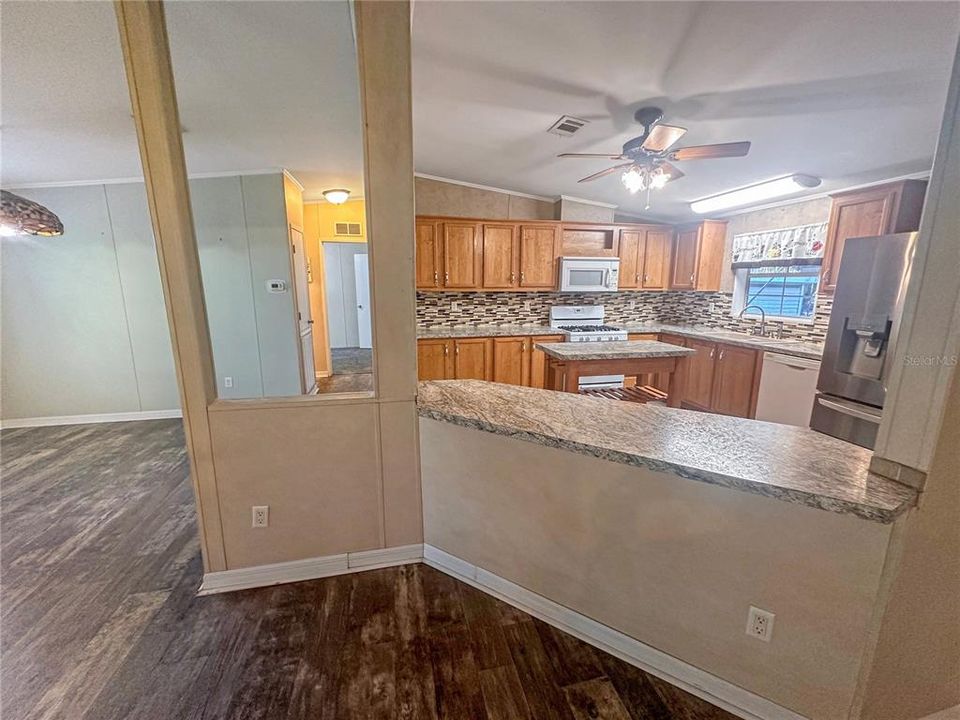 For Sale: $215,000 (3 beds, 2 baths, 1512 Square Feet)