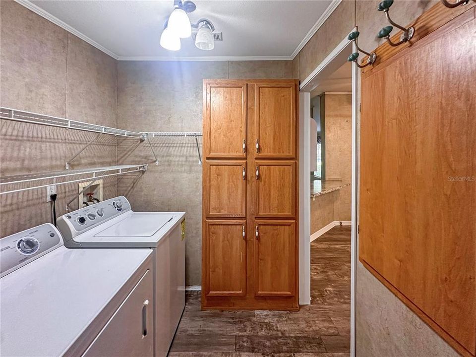 For Sale: $215,000 (3 beds, 2 baths, 1512 Square Feet)