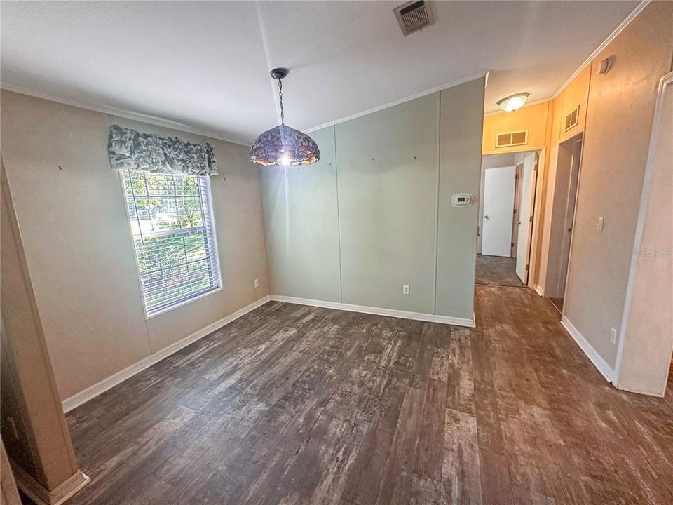 For Sale: $215,000 (3 beds, 2 baths, 1512 Square Feet)