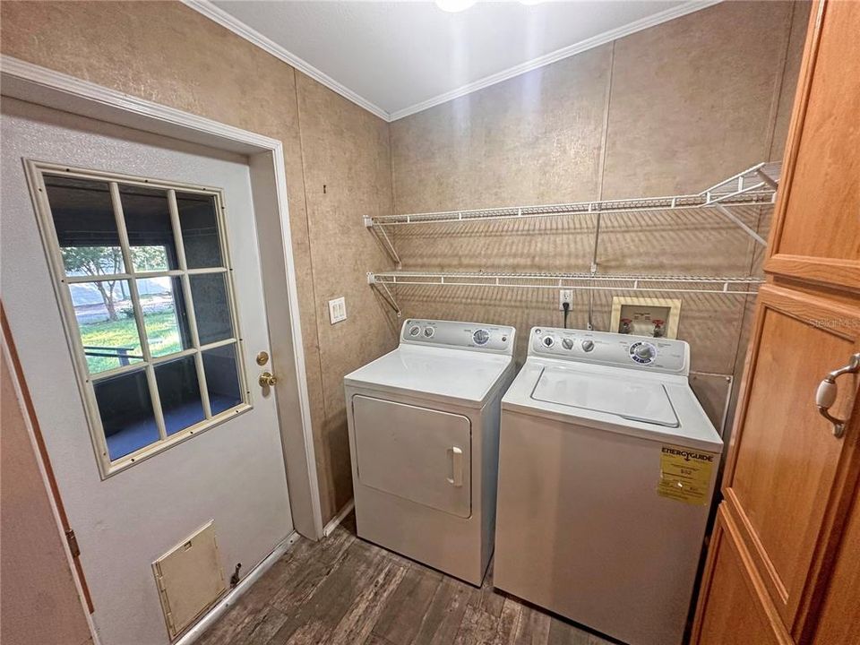 For Sale: $215,000 (3 beds, 2 baths, 1512 Square Feet)