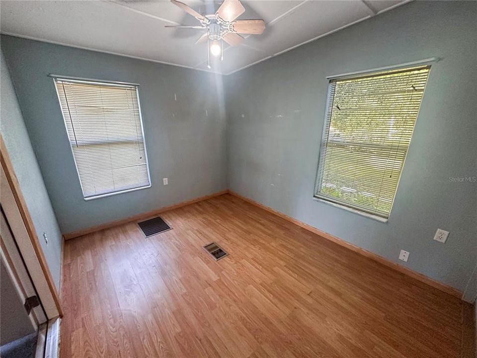 For Sale: $215,000 (3 beds, 2 baths, 1512 Square Feet)