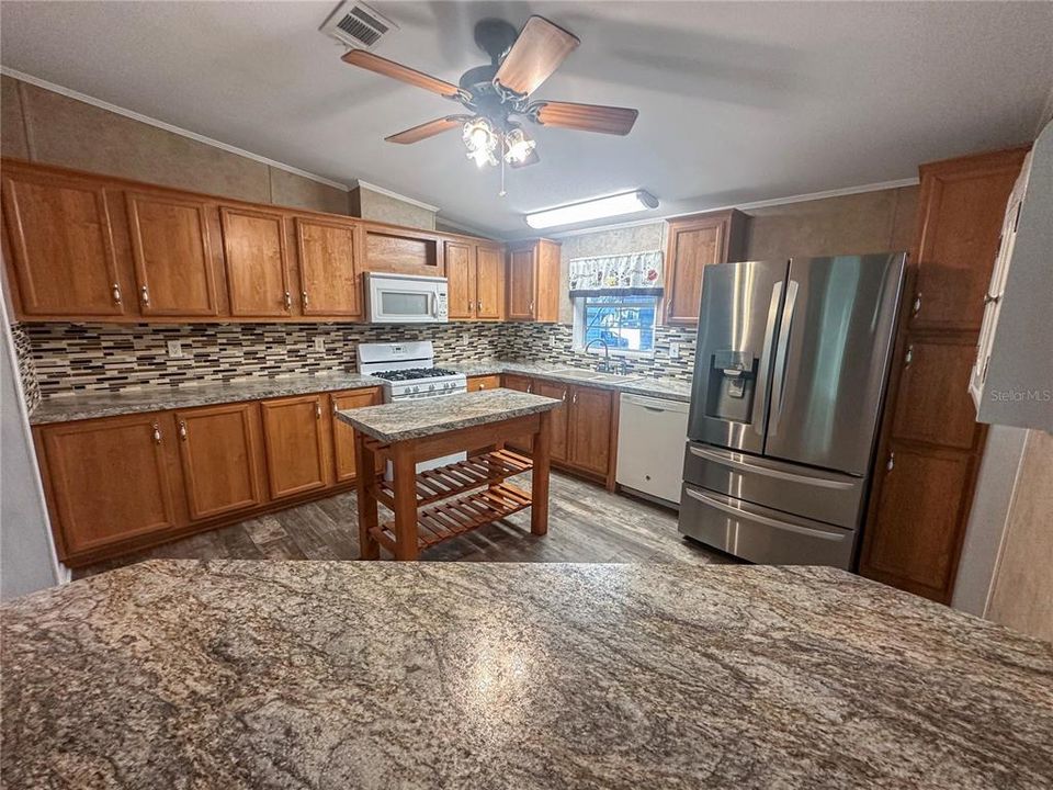 For Sale: $215,000 (3 beds, 2 baths, 1512 Square Feet)