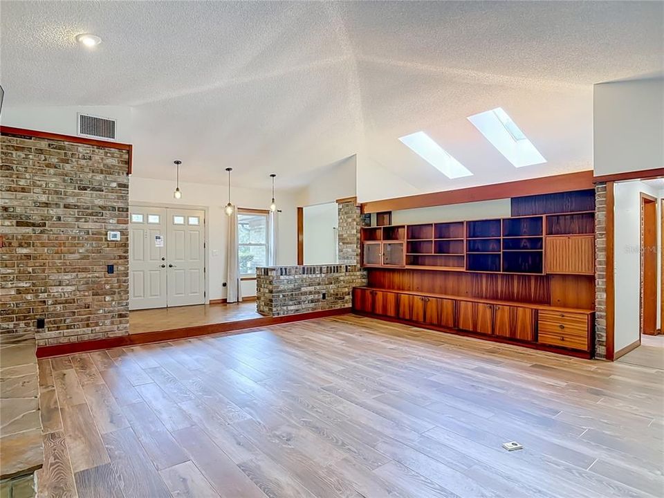For Sale: $535,000 (4 beds, 2 baths, 2662 Square Feet)