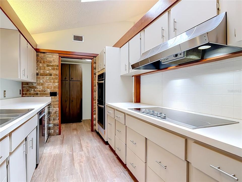 For Sale: $535,000 (4 beds, 2 baths, 2662 Square Feet)