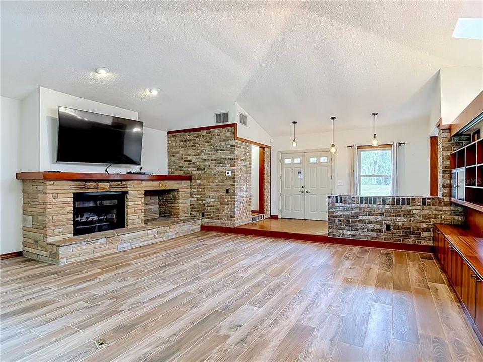 For Sale: $535,000 (4 beds, 2 baths, 2662 Square Feet)