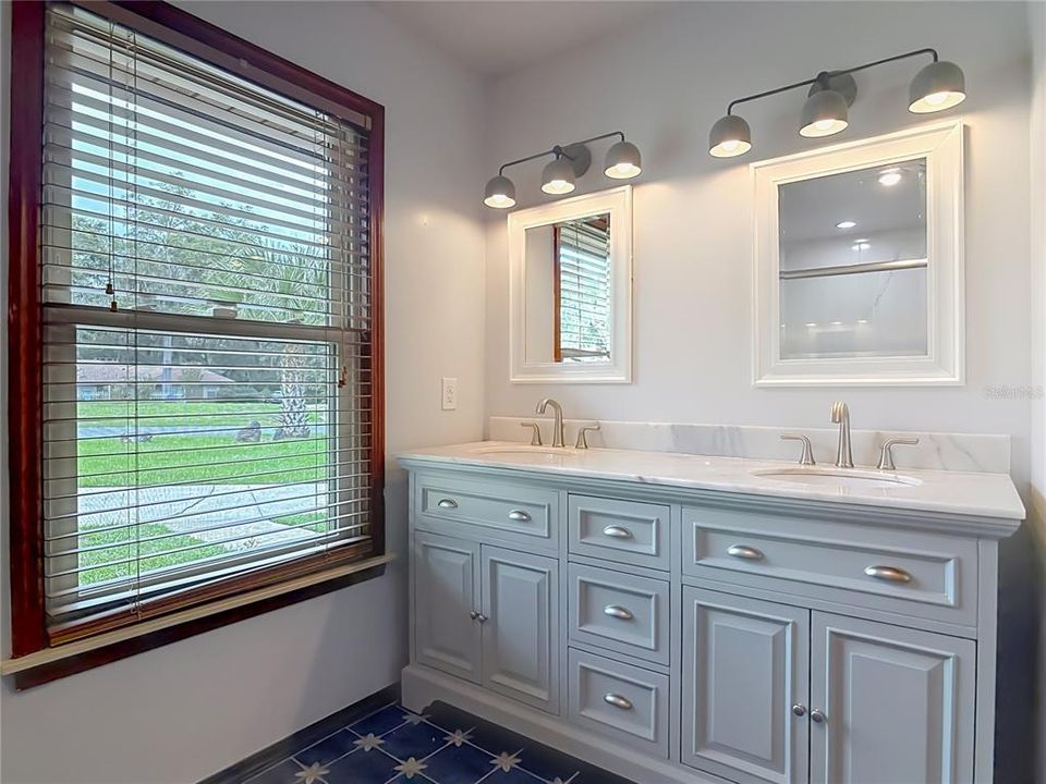 For Sale: $535,000 (4 beds, 2 baths, 2662 Square Feet)