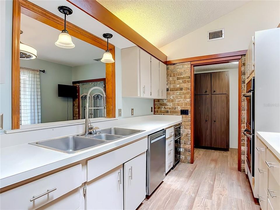 For Sale: $535,000 (4 beds, 2 baths, 2662 Square Feet)