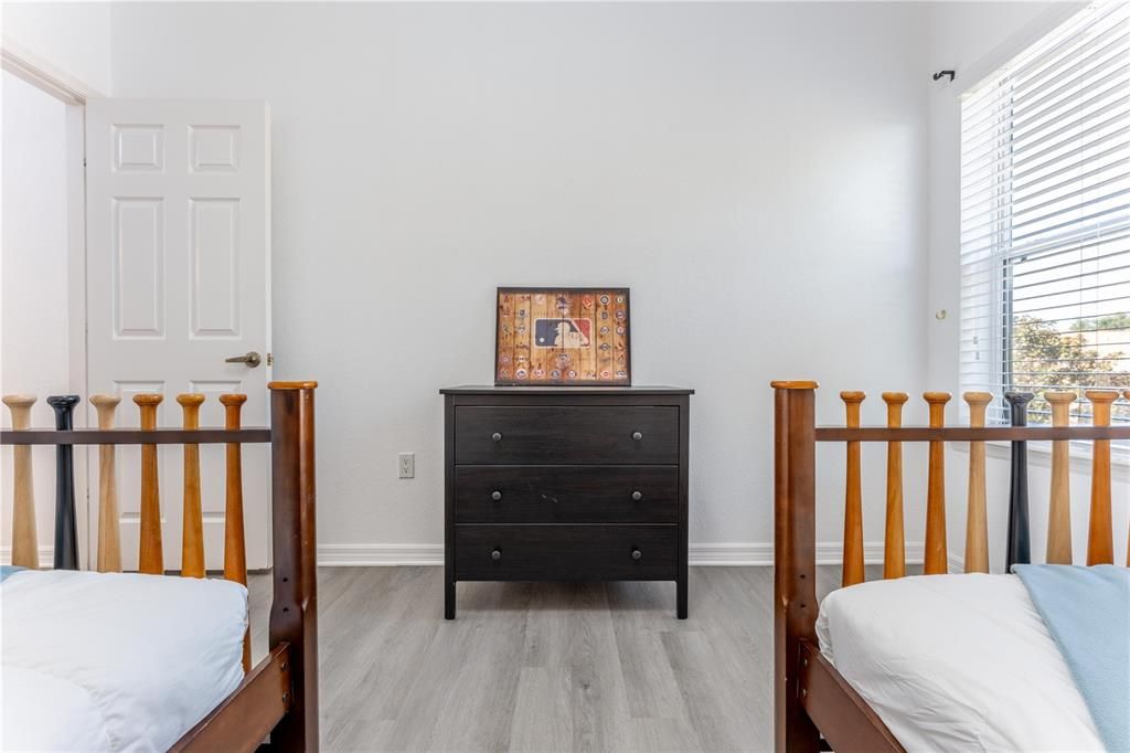 Activo con contrato: $399,000 (5 camas, 3 baños, 2345 Pies cuadrados)