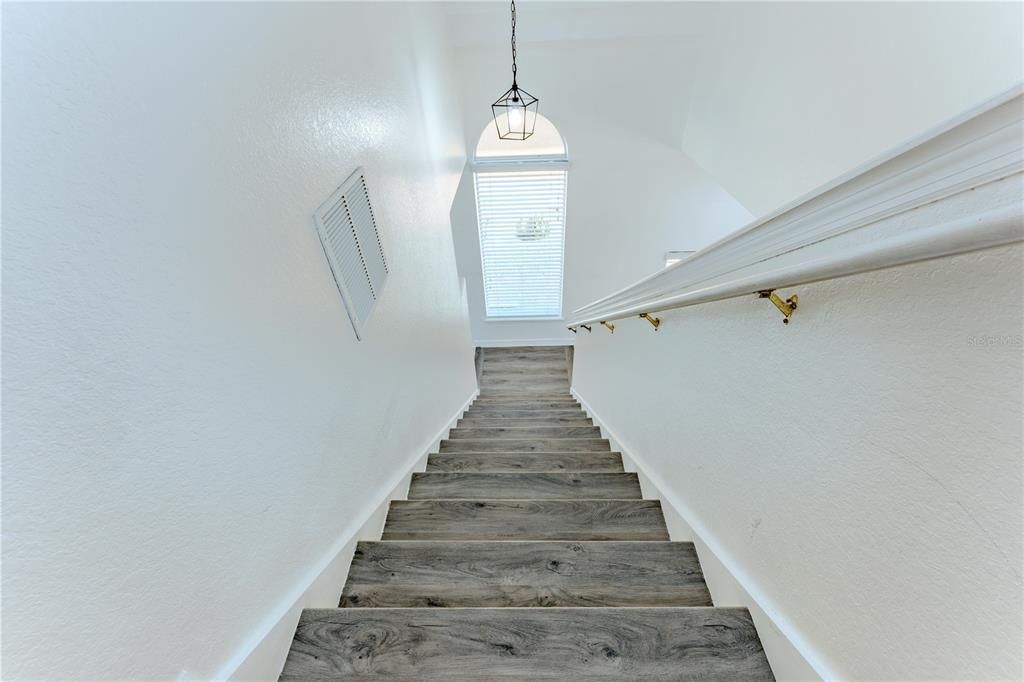 Activo con contrato: $399,000 (5 camas, 3 baños, 2345 Pies cuadrados)