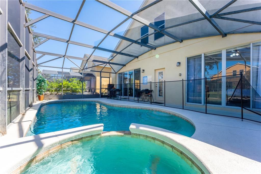 Activo con contrato: $399,000 (5 camas, 3 baños, 2345 Pies cuadrados)