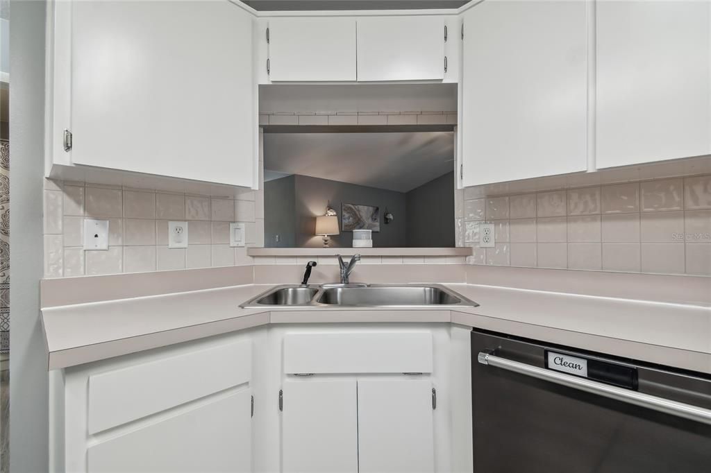 En Venta: $415,000 (4 camas, 2 baños, 1769 Pies cuadrados)