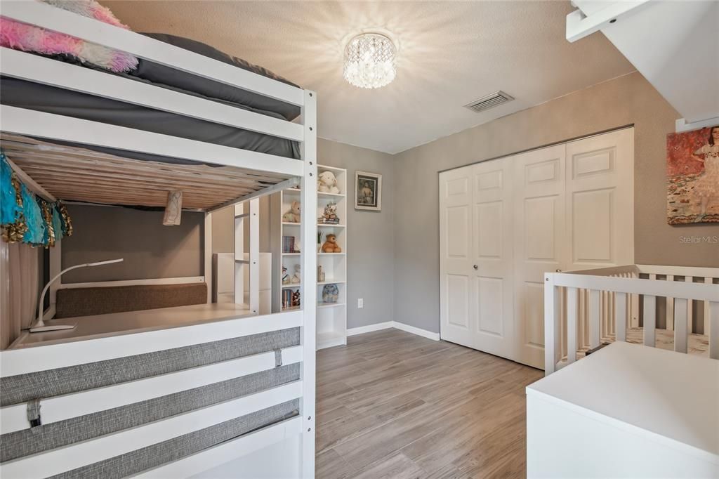 En Venta: $415,000 (4 camas, 2 baños, 1769 Pies cuadrados)