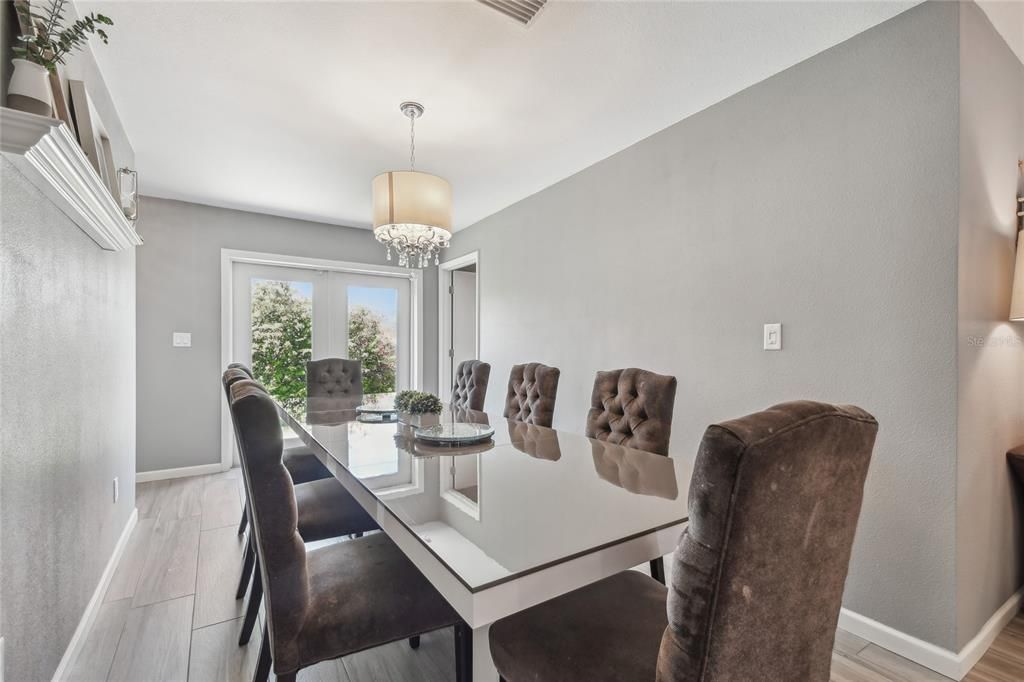 En Venta: $415,000 (4 camas, 2 baños, 1769 Pies cuadrados)