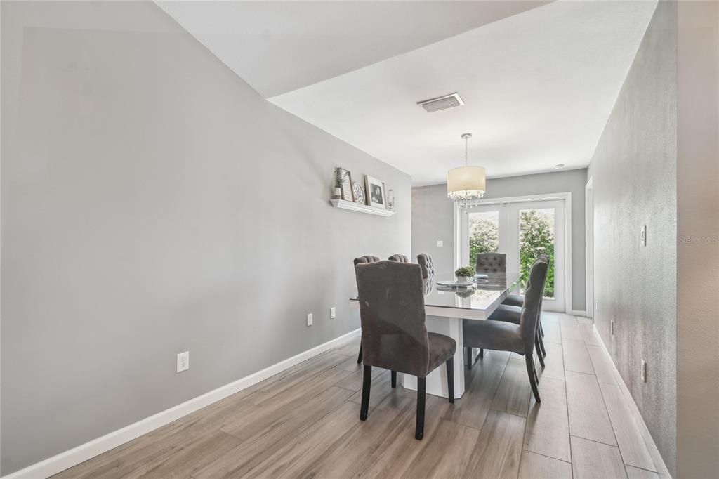 En Venta: $415,000 (4 camas, 2 baños, 1769 Pies cuadrados)