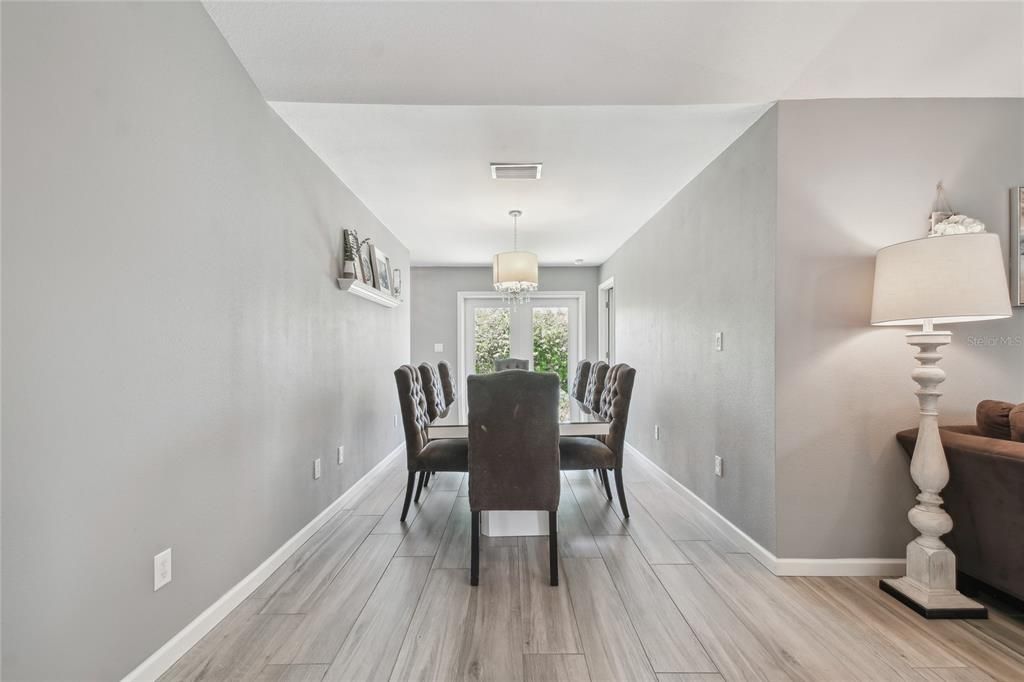 En Venta: $415,000 (4 camas, 2 baños, 1769 Pies cuadrados)
