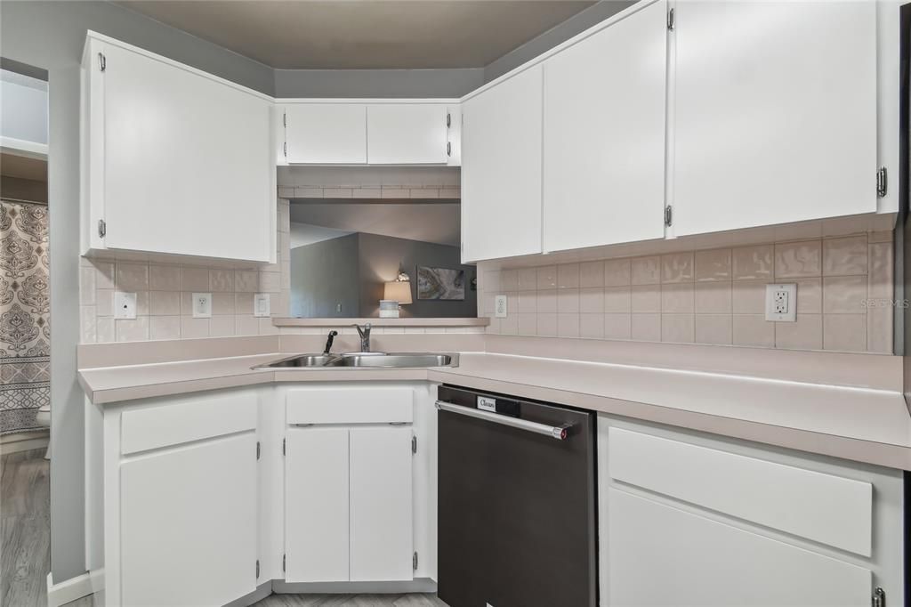 En Venta: $415,000 (4 camas, 2 baños, 1769 Pies cuadrados)
