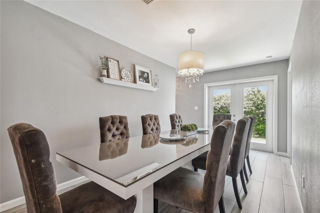 En Venta: $415,000 (4 camas, 2 baños, 1769 Pies cuadrados)