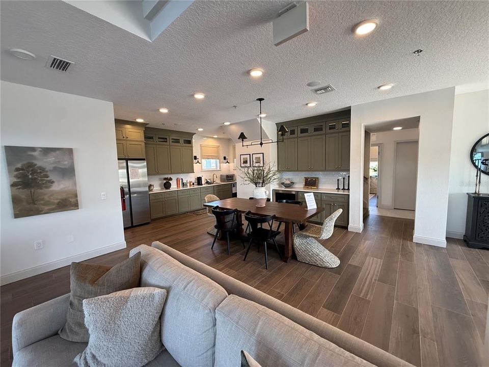 For Rent: $2,500 (3 beds, 2 baths, 1615 Square Feet)