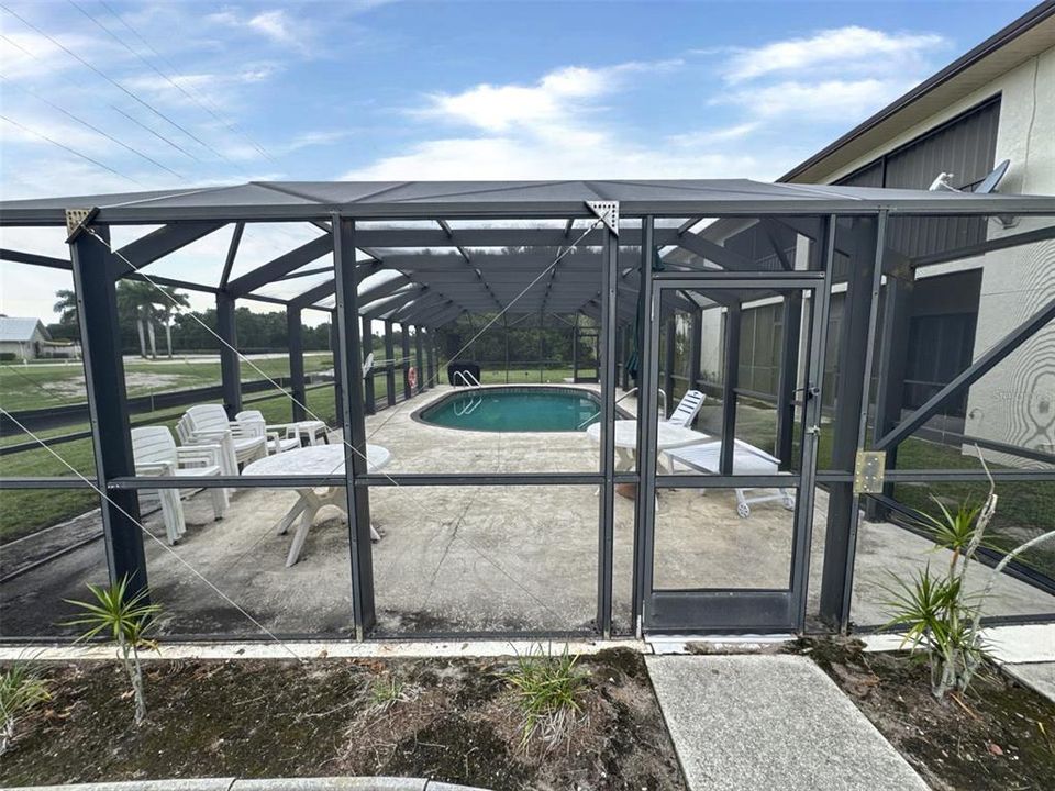For Sale: $155,000 (2 beds, 2 baths, 1050 Square Feet)