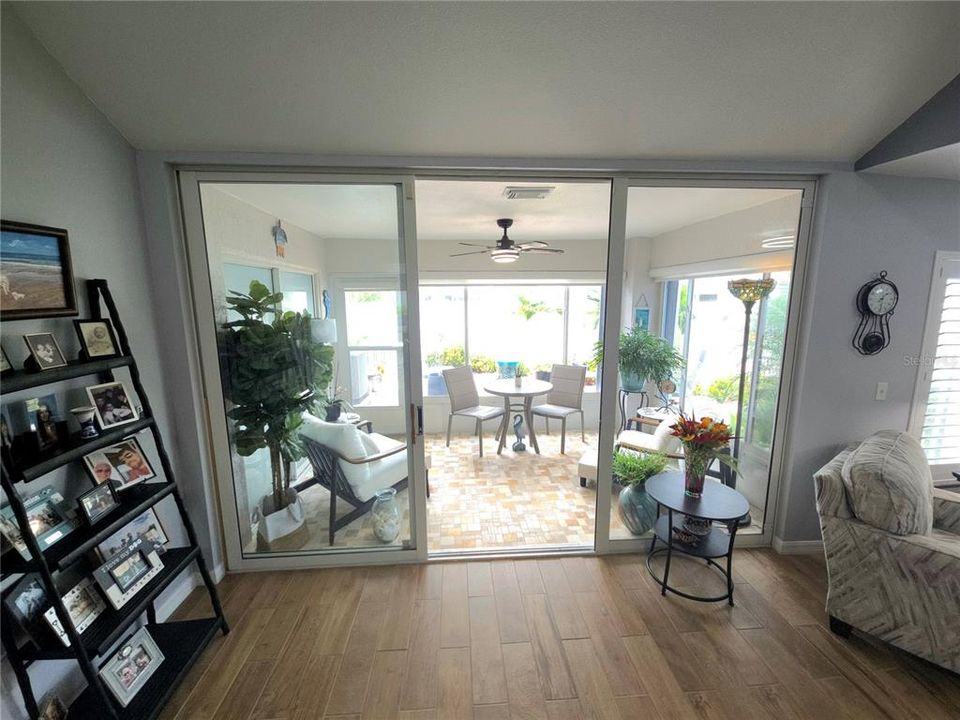 En Venta: $419,000 (3 camas, 3 baños, 1987 Pies cuadrados)