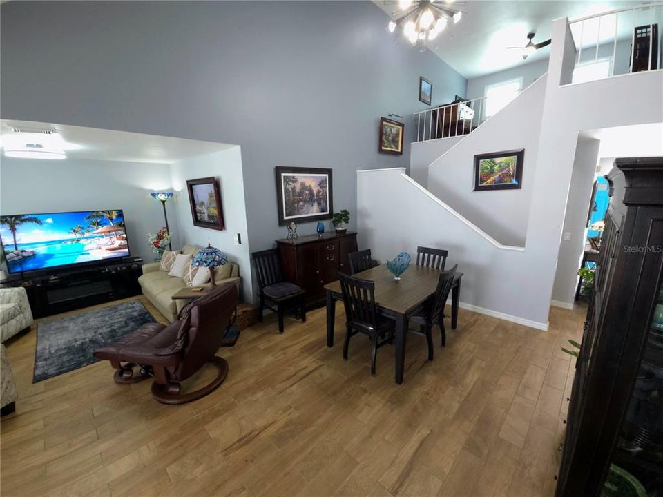 En Venta: $419,000 (3 camas, 3 baños, 1987 Pies cuadrados)