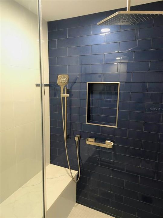 En Venta: $419,000 (3 camas, 3 baños, 1987 Pies cuadrados)