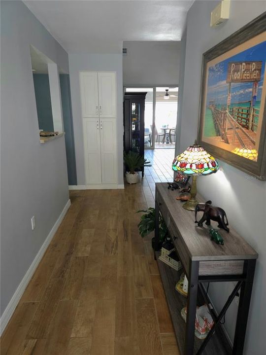 En Venta: $419,000 (3 camas, 3 baños, 1987 Pies cuadrados)