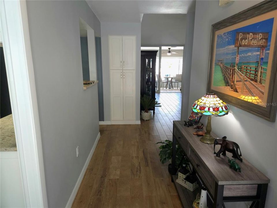En Venta: $419,000 (3 camas, 3 baños, 1987 Pies cuadrados)