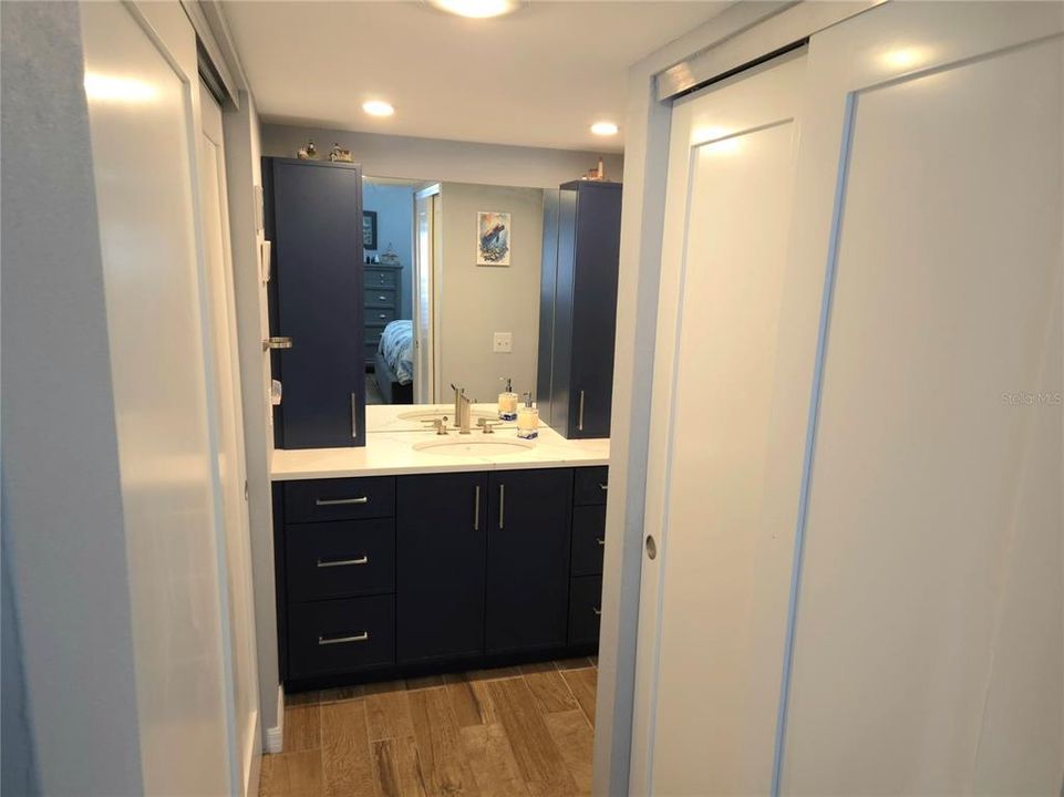 En Venta: $419,000 (3 camas, 3 baños, 1987 Pies cuadrados)