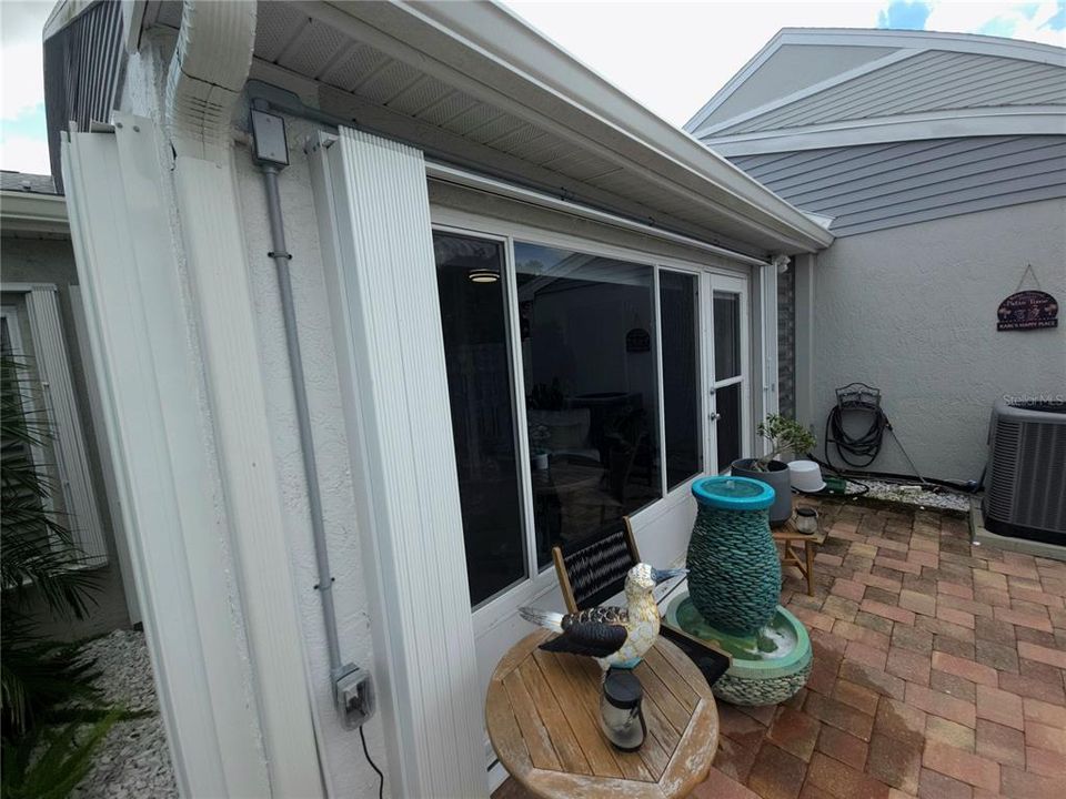 En Venta: $419,000 (3 camas, 3 baños, 1987 Pies cuadrados)