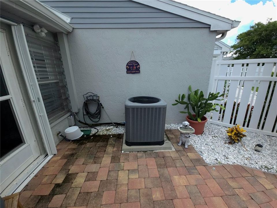 En Venta: $419,000 (3 camas, 3 baños, 1987 Pies cuadrados)