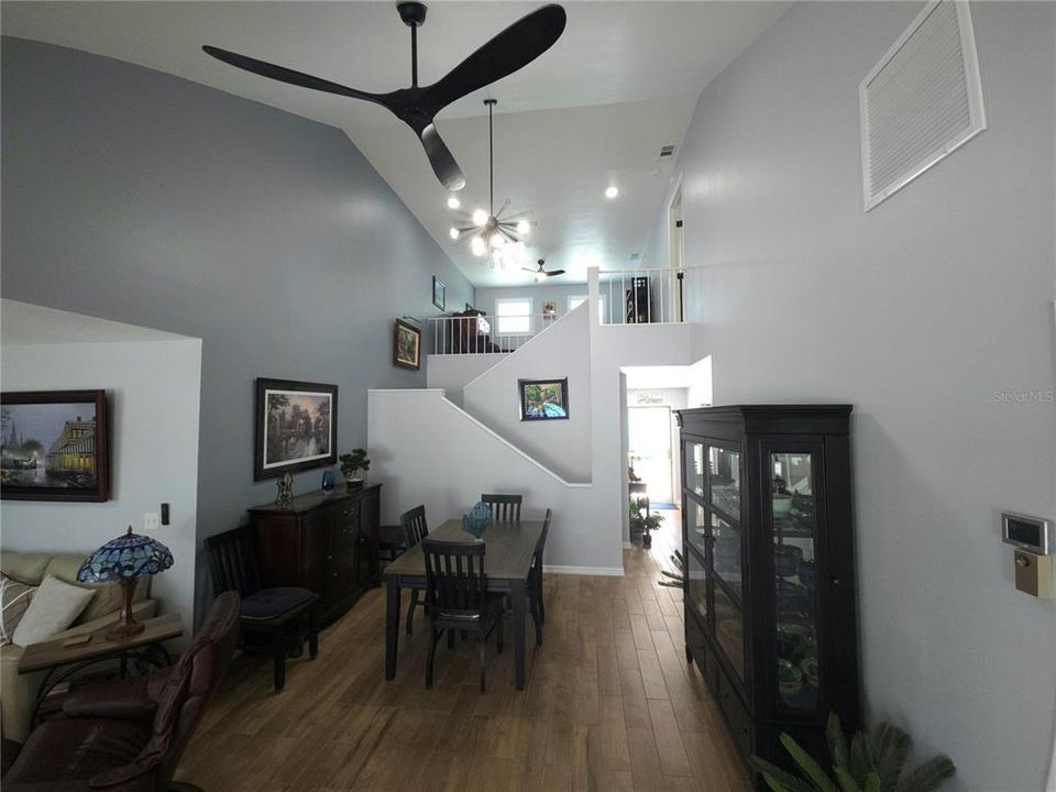 En Venta: $419,000 (3 camas, 3 baños, 1987 Pies cuadrados)