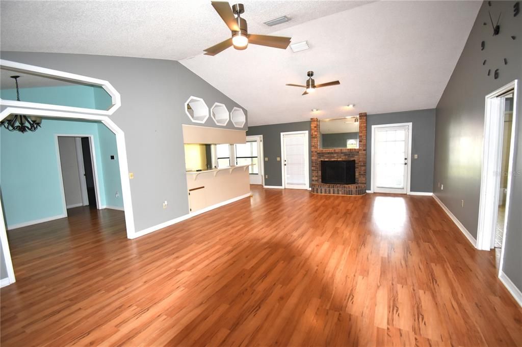 For Rent: $2,400 (3 beds, 2 baths, 1836 Square Feet)