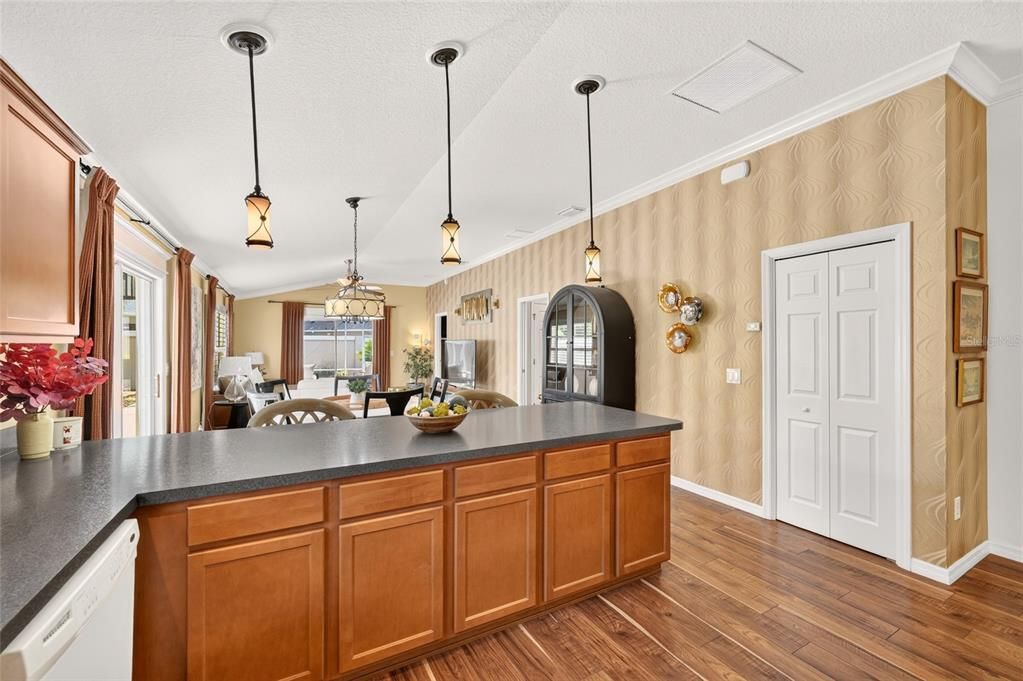 For Sale: $410,000 (3 beds, 2 baths, 1518 Square Feet)