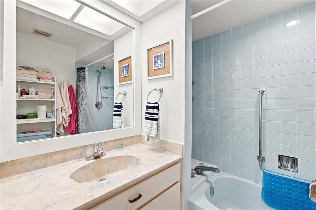 For Sale: $269,000 (2 beds, 2 baths, 1369 Square Feet)