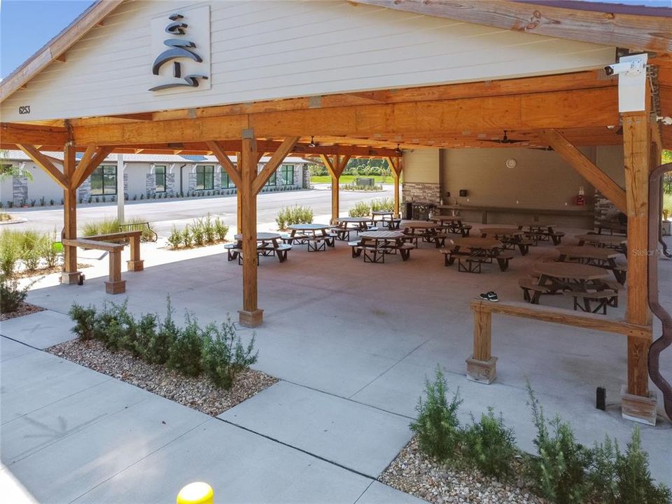 For Sale: $269,000 (2 beds, 2 baths, 1369 Square Feet)