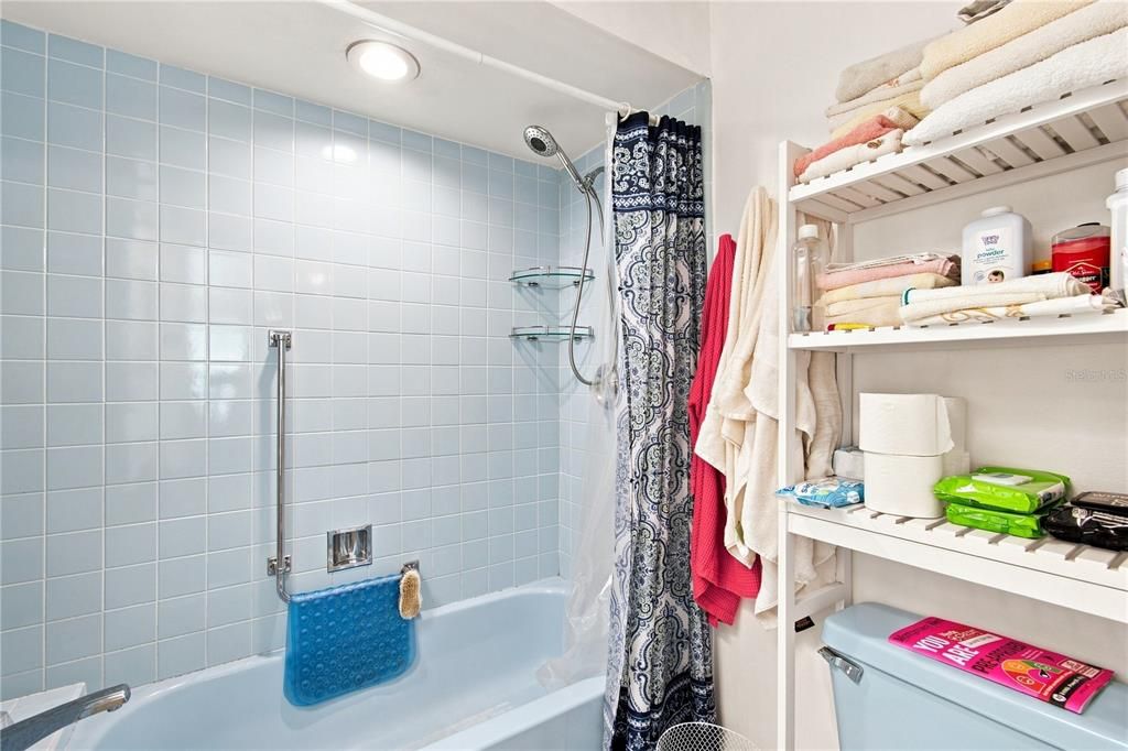 For Sale: $269,000 (2 beds, 2 baths, 1369 Square Feet)