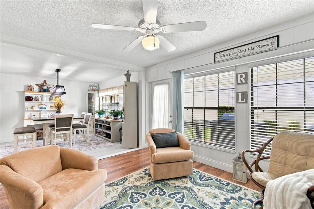 For Sale: $269,000 (2 beds, 2 baths, 1369 Square Feet)