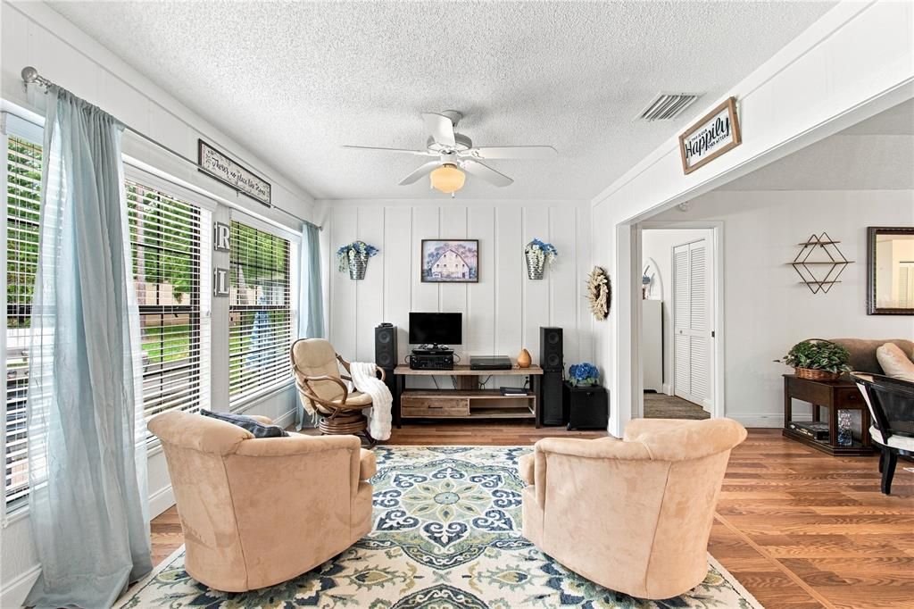 For Sale: $269,000 (2 beds, 2 baths, 1369 Square Feet)
