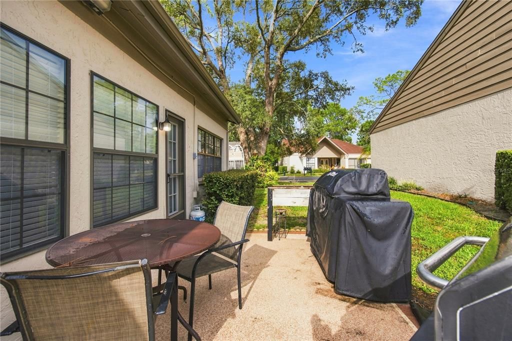 For Sale: $269,000 (2 beds, 2 baths, 1369 Square Feet)