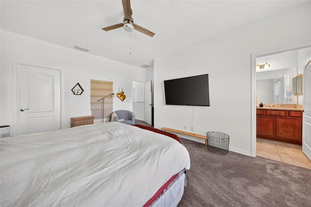 For Sale: $410,000 (3 beds, 2 baths, 1868 Square Feet)